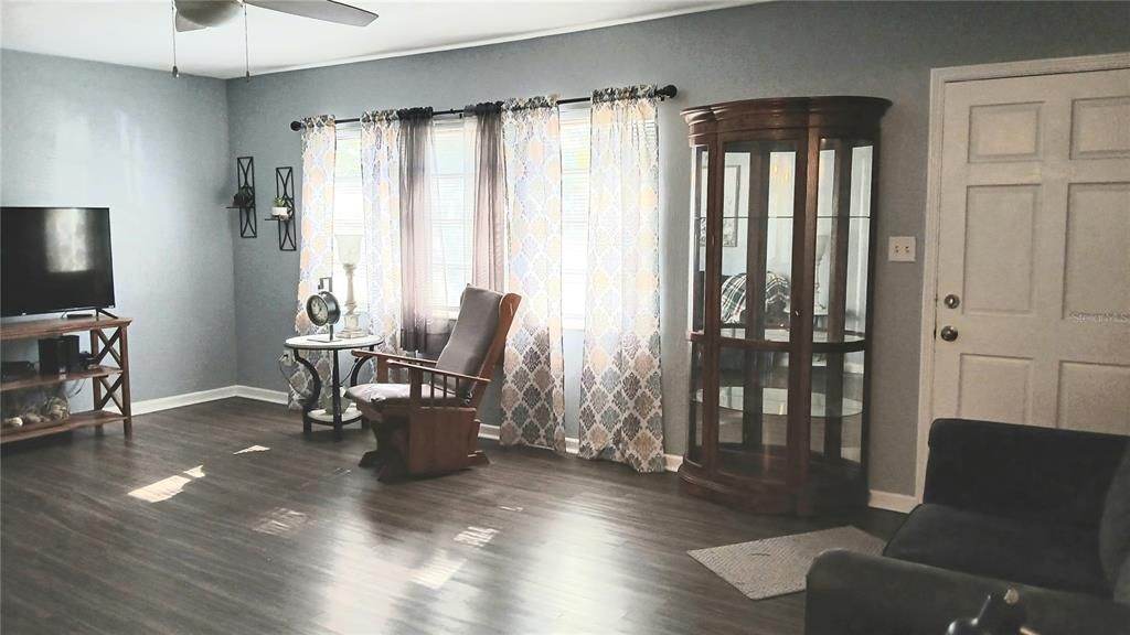 En Venta: $215,000 (2 camas, 1 baños, 1240 Pies cuadrados)