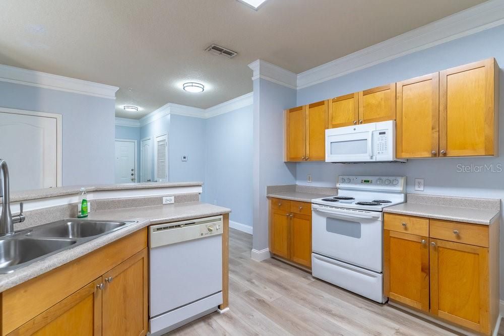 待售: $234,900 (2 贝兹, 2 浴室, 1076 平方英尺)