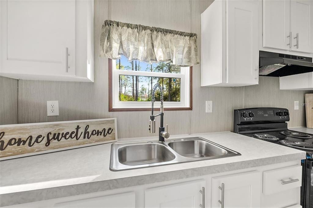 For Sale: $269,900 (4 beds, 2 baths, 1800 Square Feet)