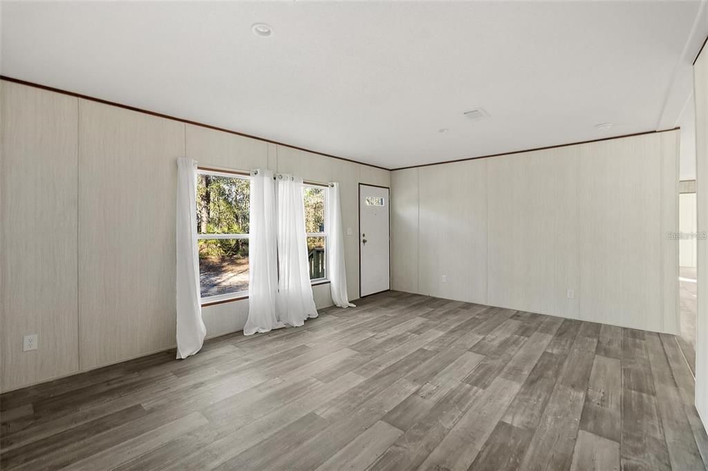 For Sale: $269,900 (4 beds, 2 baths, 1800 Square Feet)