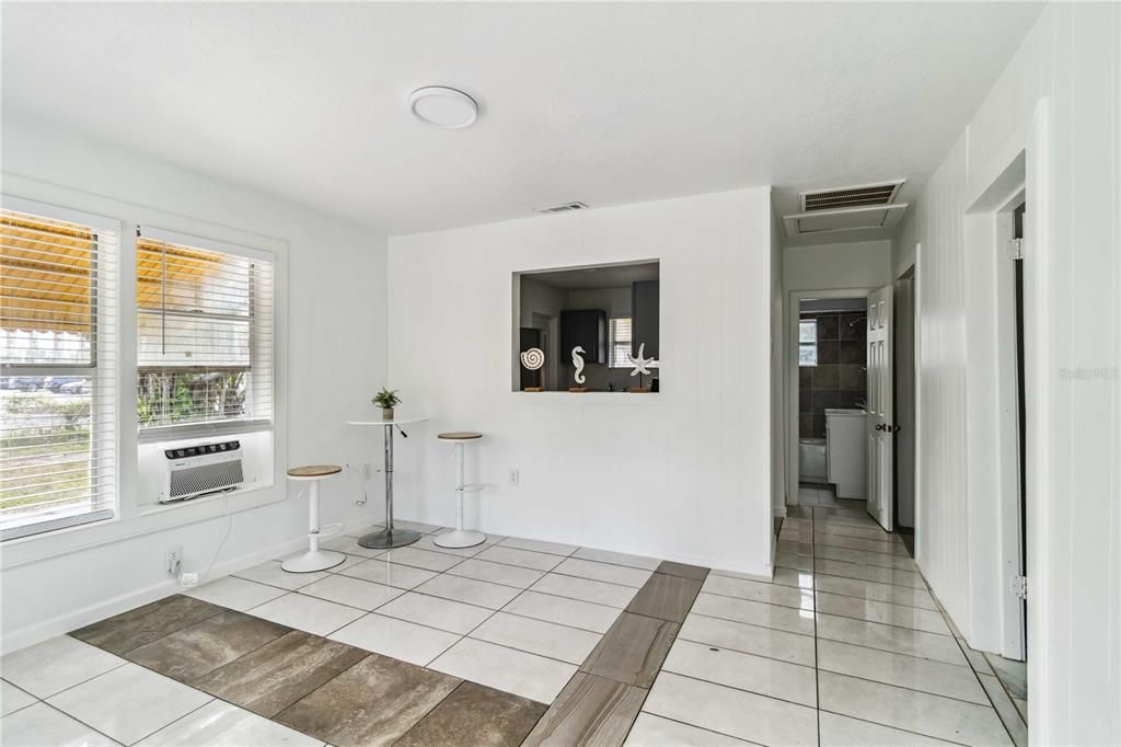 For Rent: $2,000 (3 beds, 2 baths, 960 Square Feet)