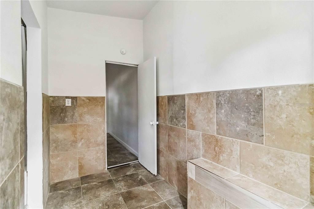 For Rent: $2,000 (3 beds, 2 baths, 960 Square Feet)