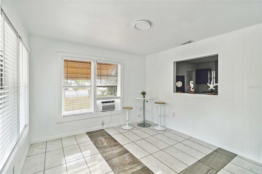 For Rent: $2,000 (3 beds, 2 baths, 960 Square Feet)