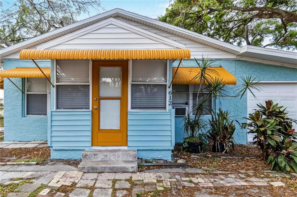 For Rent: $2,000 (3 beds, 2 baths, 960 Square Feet)