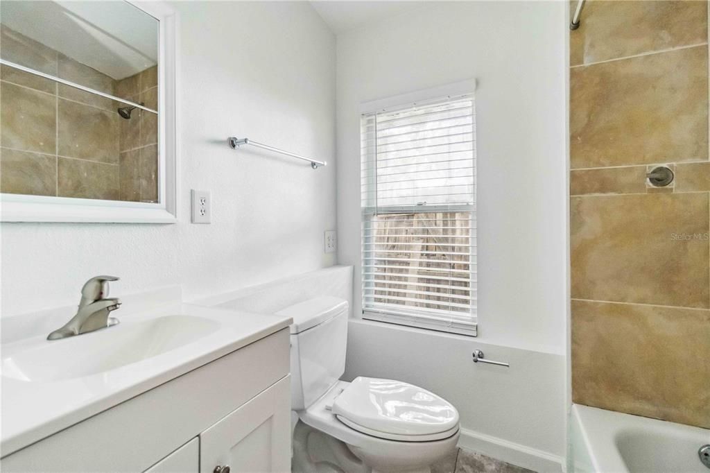 For Rent: $2,000 (3 beds, 2 baths, 960 Square Feet)