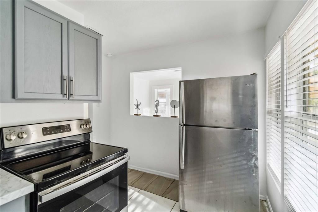 For Rent: $2,000 (3 beds, 2 baths, 960 Square Feet)