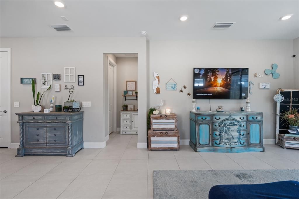 For Sale: $489,900 (2 beds, 2 baths, 1405 Square Feet)