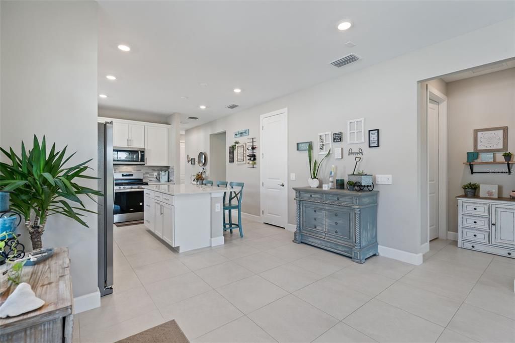 For Sale: $489,900 (2 beds, 2 baths, 1405 Square Feet)