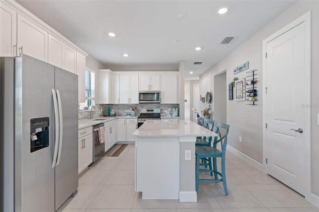 For Sale: $489,900 (2 beds, 2 baths, 1405 Square Feet)