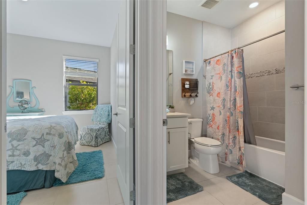 For Sale: $489,900 (2 beds, 2 baths, 1405 Square Feet)