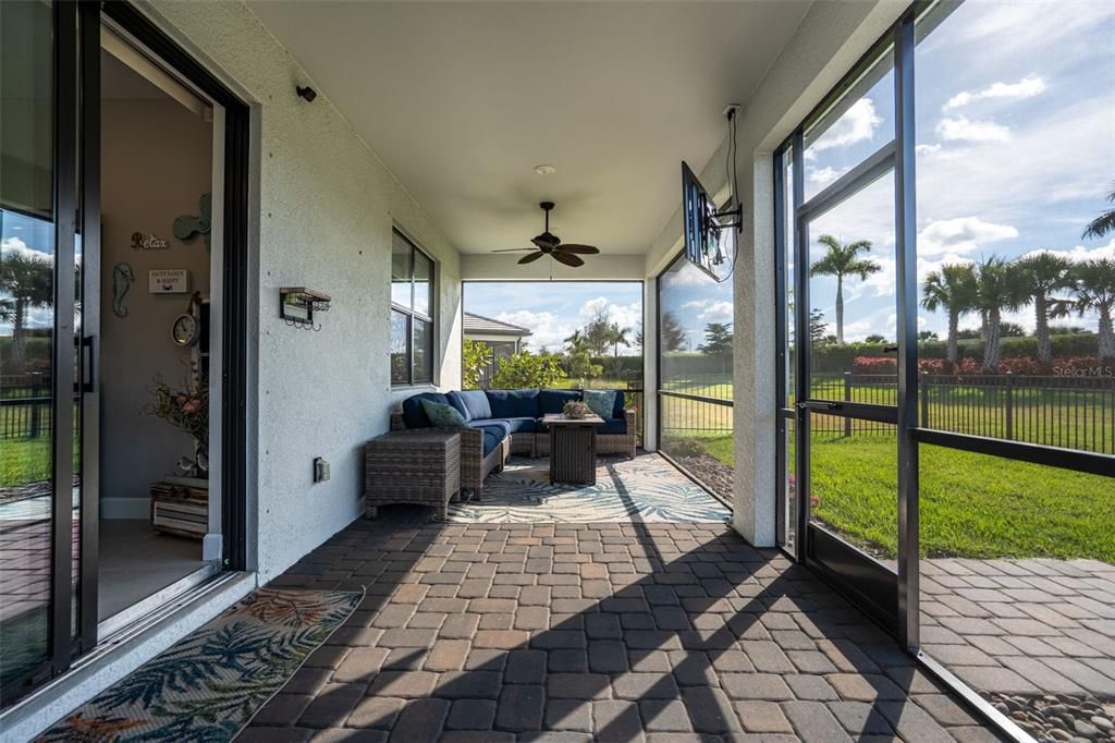 For Sale: $489,900 (2 beds, 2 baths, 1405 Square Feet)