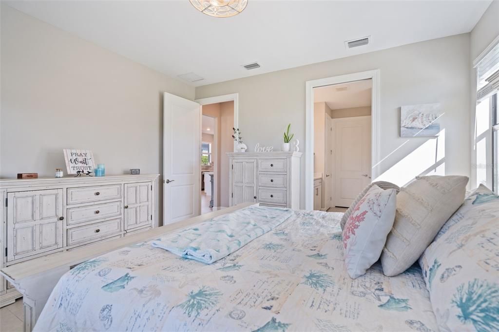 For Sale: $489,900 (2 beds, 2 baths, 1405 Square Feet)