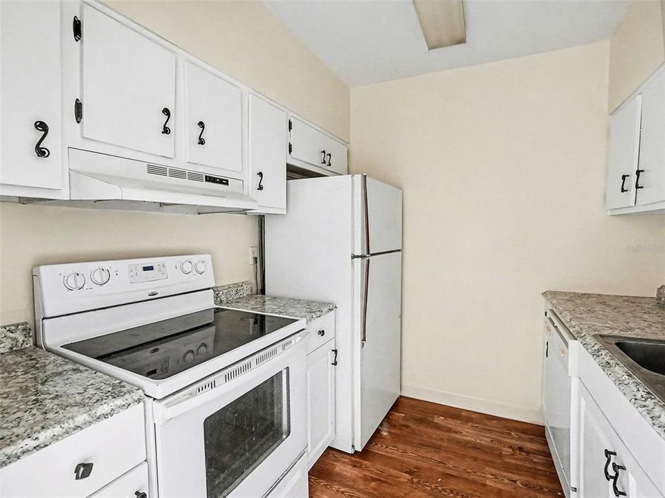 待售: $169,000 (1 贝兹, 1 浴室, 645 平方英尺)