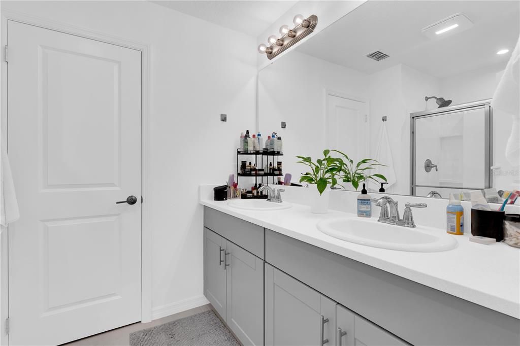 For Rent: $2,995 (6 beds, 3 baths, 2667 Square Feet)