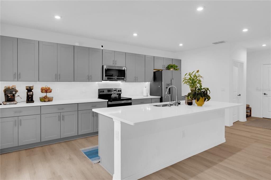 For Rent: $2,995 (6 beds, 3 baths, 2667 Square Feet)