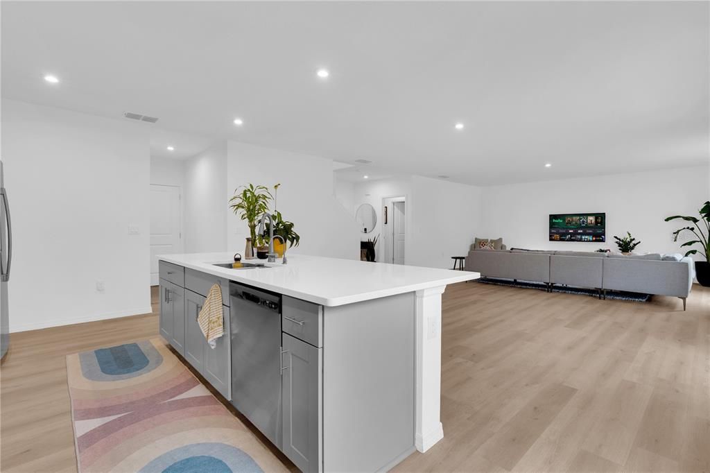 For Rent: $2,995 (6 beds, 3 baths, 2667 Square Feet)