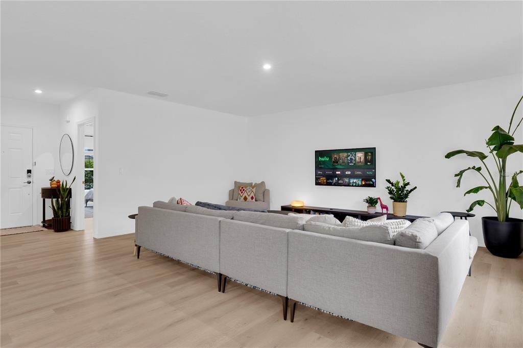 For Rent: $2,995 (6 beds, 3 baths, 2667 Square Feet)