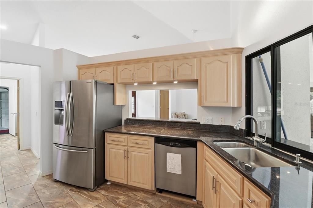 На продажу: $340,000 (3 спален, 2 ванн, 1772 Квадратных фут)