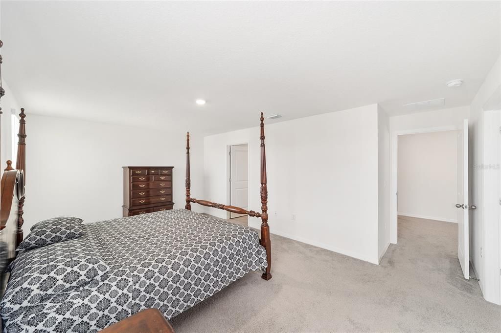 На продажу: $334,999 (5 спален, 3 ванн, 2481 Квадратных фут)