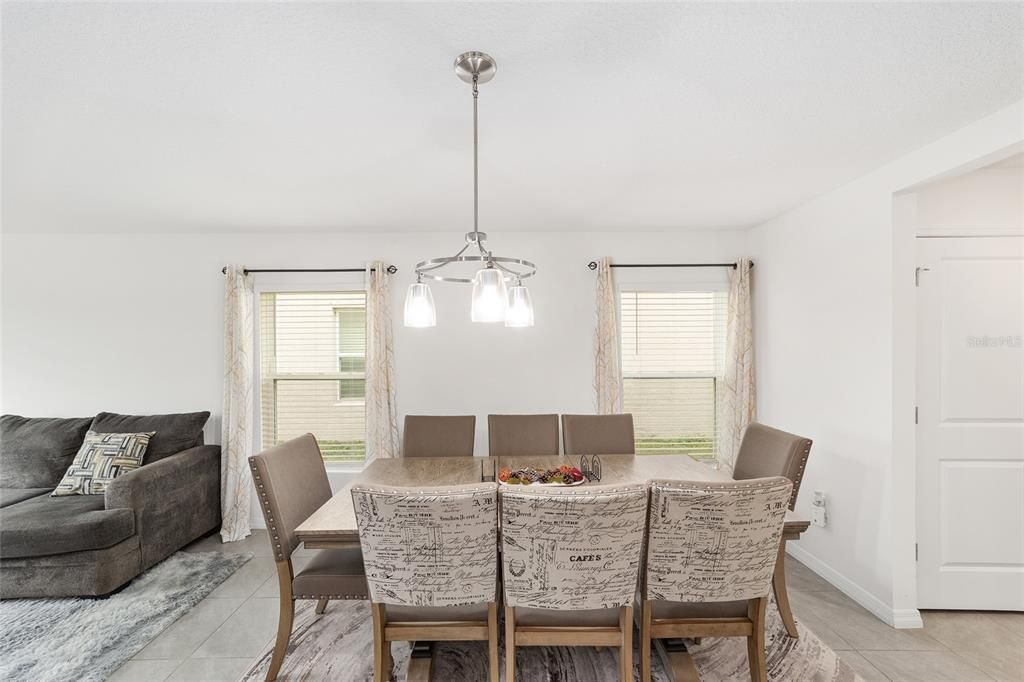 На продажу: $334,999 (5 спален, 3 ванн, 2481 Квадратных фут)