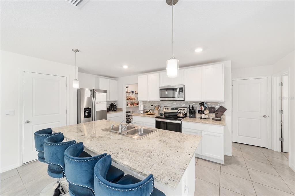 На продажу: $334,999 (5 спален, 3 ванн, 2481 Квадратных фут)