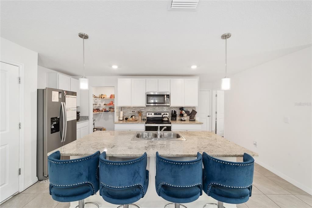 На продажу: $334,999 (5 спален, 3 ванн, 2481 Квадратных фут)