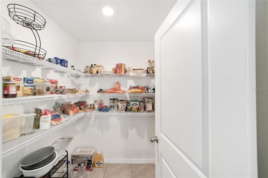 На продажу: $334,999 (5 спален, 3 ванн, 2481 Квадратных фут)