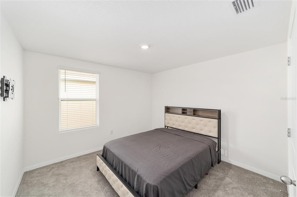 На продажу: $334,999 (5 спален, 3 ванн, 2481 Квадратных фут)