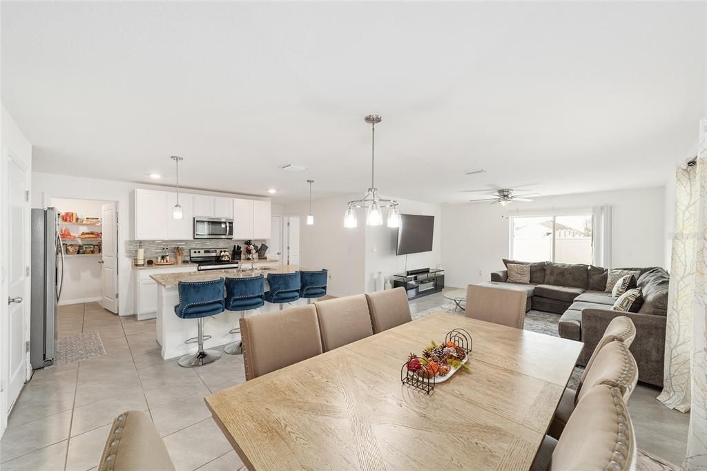 На продажу: $334,999 (5 спален, 3 ванн, 2481 Квадратных фут)