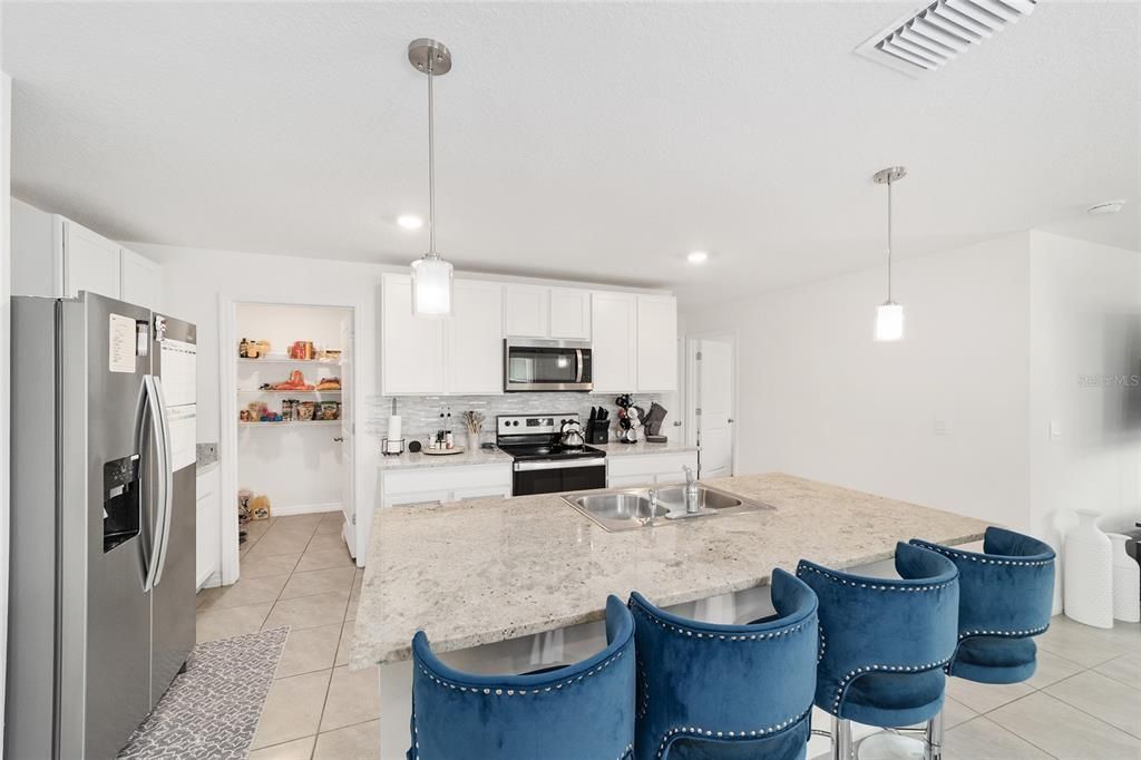 На продажу: $334,999 (5 спален, 3 ванн, 2481 Квадратных фут)