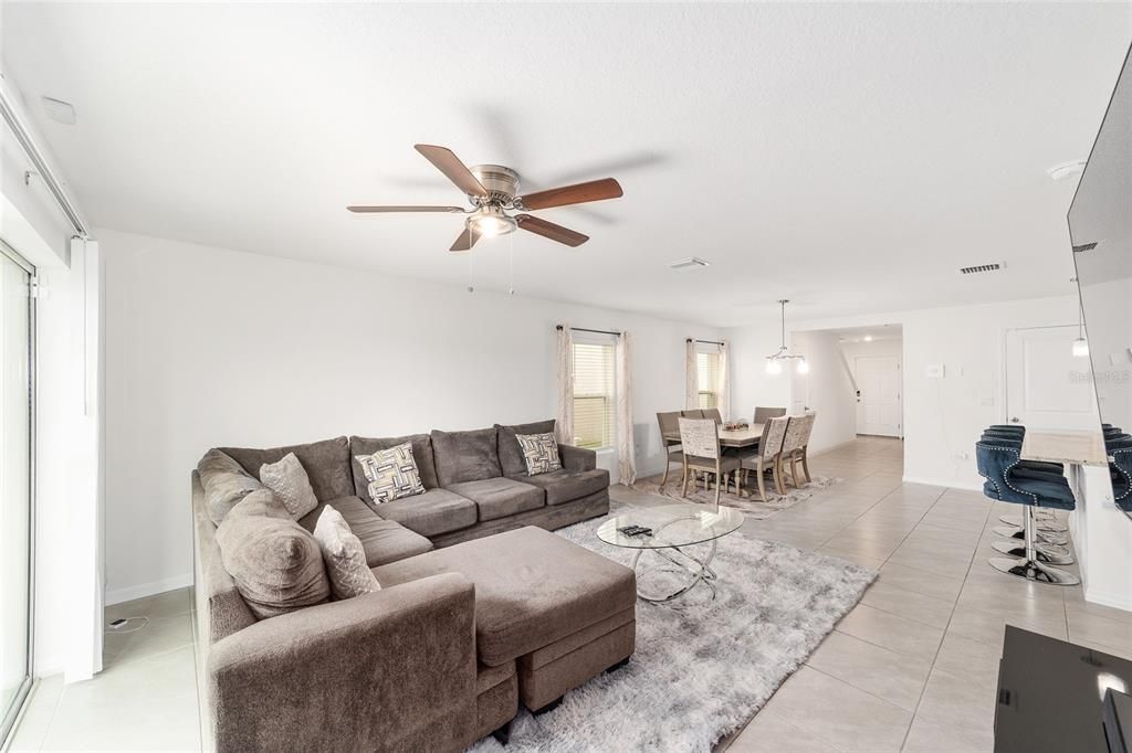 На продажу: $334,999 (5 спален, 3 ванн, 2481 Квадратных фут)