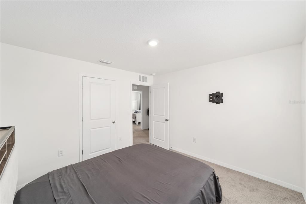 На продажу: $334,999 (5 спален, 3 ванн, 2481 Квадратных фут)