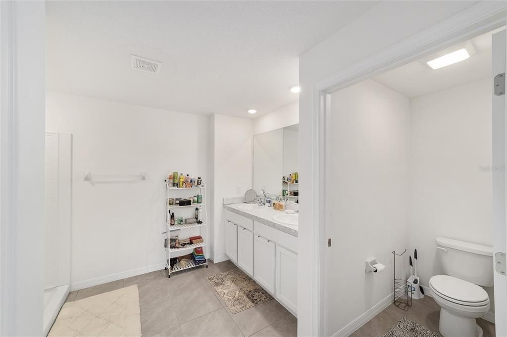 На продажу: $334,999 (5 спален, 3 ванн, 2481 Квадратных фут)