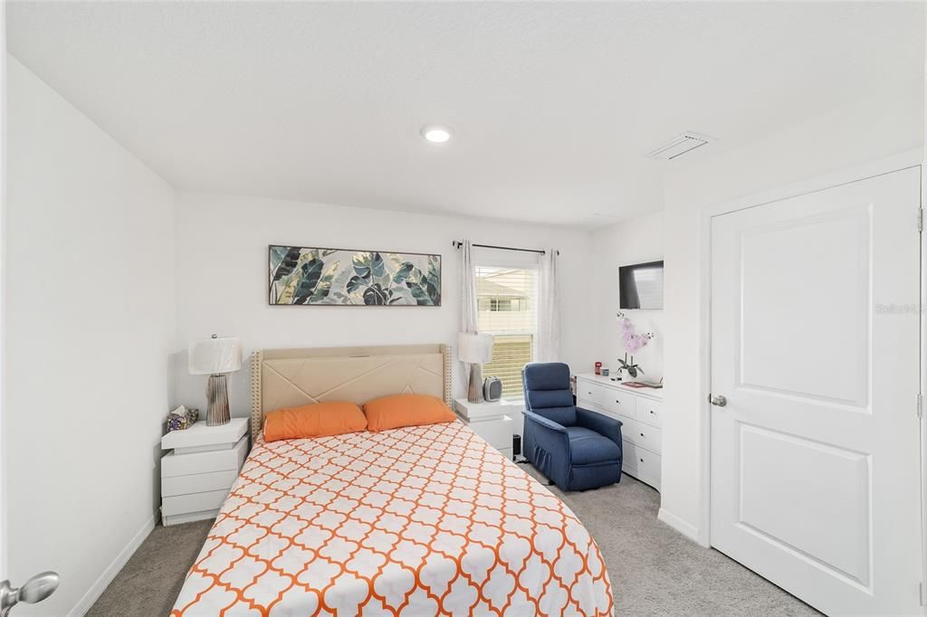 На продажу: $334,999 (5 спален, 3 ванн, 2481 Квадратных фут)