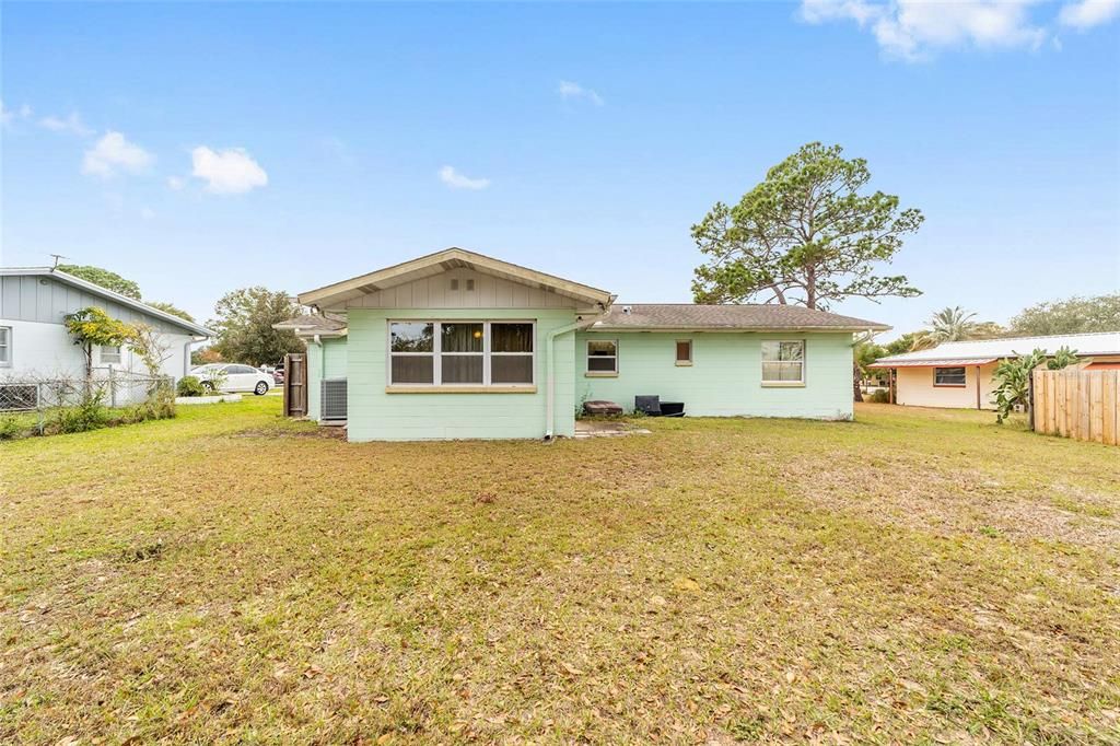 На продажу: $190,000 (2 спален, 2 ванн, 1300 Квадратных фут)