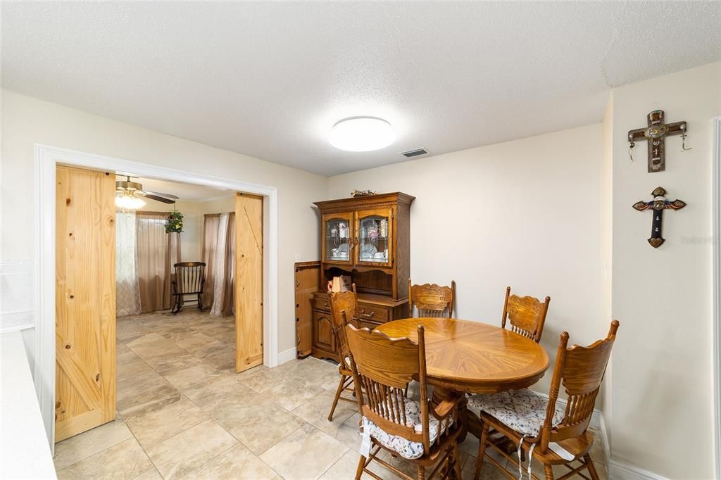 На продажу: $190,000 (2 спален, 2 ванн, 1300 Квадратных фут)