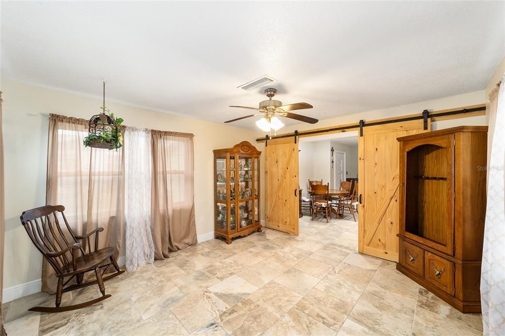 На продажу: $190,000 (2 спален, 2 ванн, 1300 Квадратных фут)