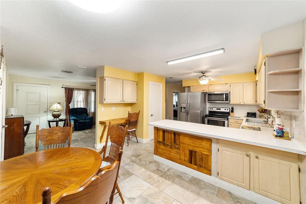 На продажу: $190,000 (2 спален, 2 ванн, 1300 Квадратных фут)