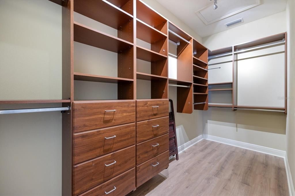 For Sale: $960,000 (4 beds, 4 baths, 3561 Square Feet)