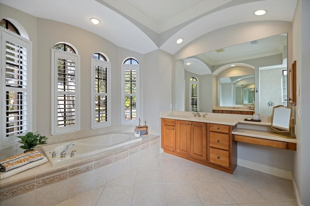 For Sale: $960,000 (4 beds, 4 baths, 3561 Square Feet)