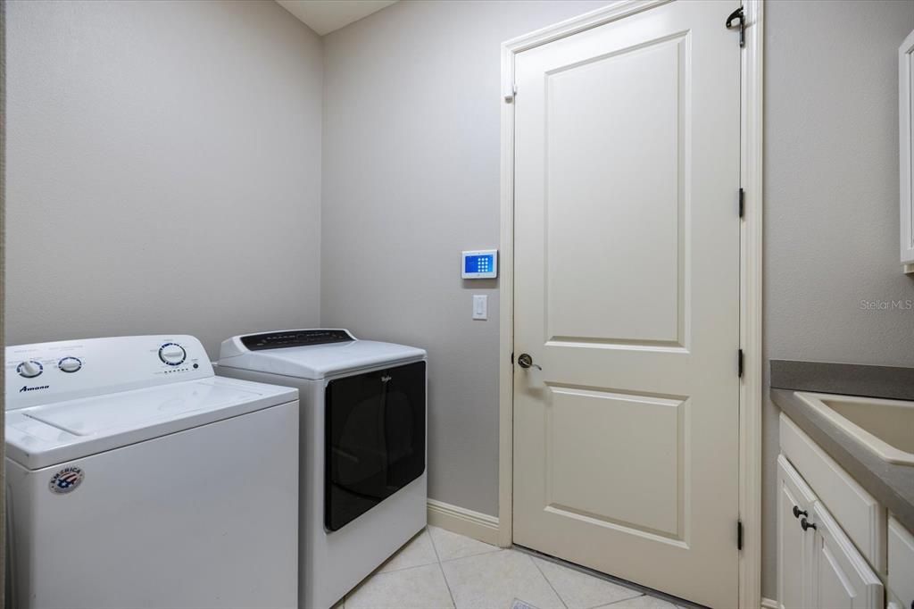 For Sale: $960,000 (4 beds, 4 baths, 3561 Square Feet)