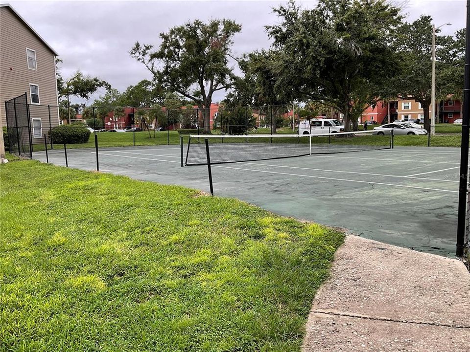 For Rent: $1,350 (1 beds, 1 baths, 696 Square Feet)