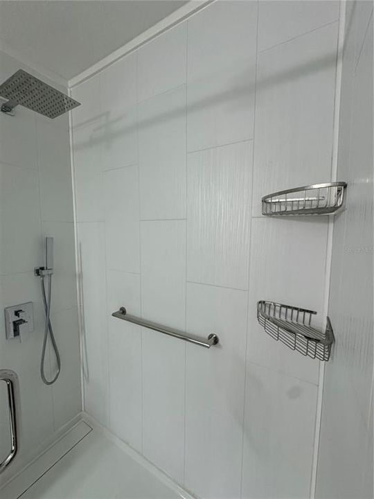 For Rent: $1,350 (1 beds, 1 baths, 696 Square Feet)