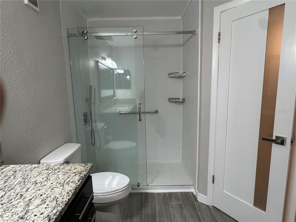 For Rent: $1,350 (1 beds, 1 baths, 696 Square Feet)