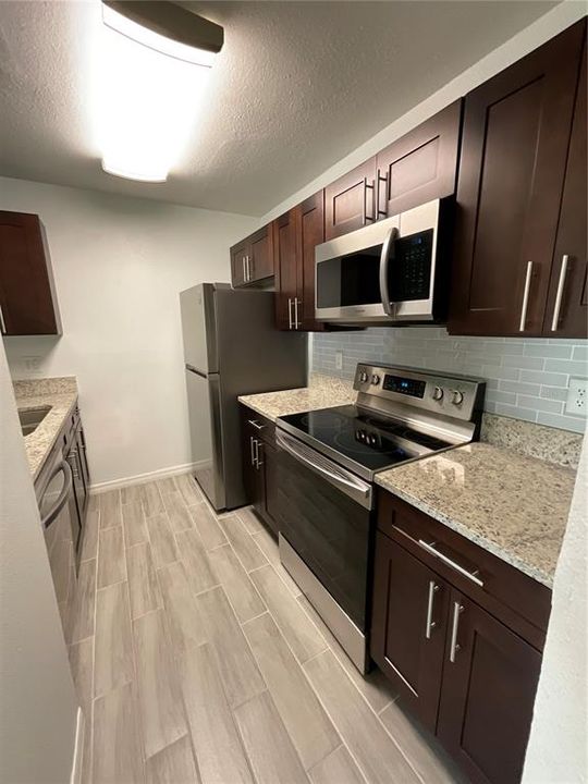 For Rent: $1,350 (1 beds, 1 baths, 696 Square Feet)