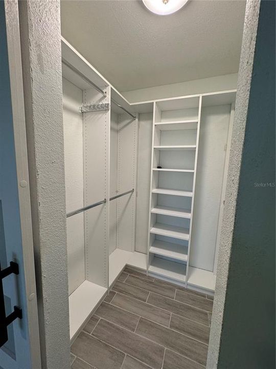 For Rent: $1,350 (1 beds, 1 baths, 696 Square Feet)