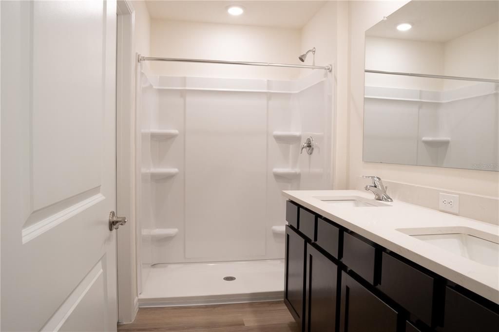 В аренду: $2,200 (4 спален, 2 ванн, 1668 Квадратных фут)