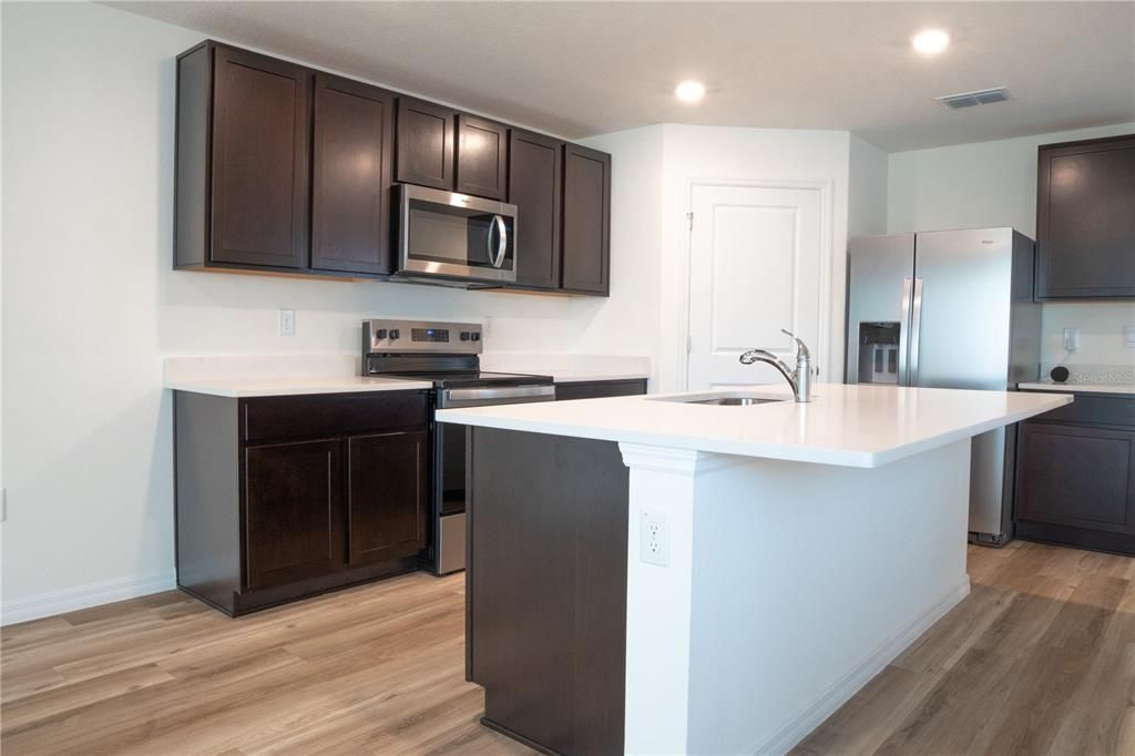 В аренду: $2,200 (4 спален, 2 ванн, 1668 Квадратных фут)