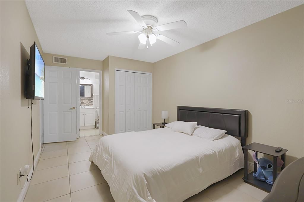 For Sale: $174,999 (2 beds, 2 baths, 905 Square Feet)