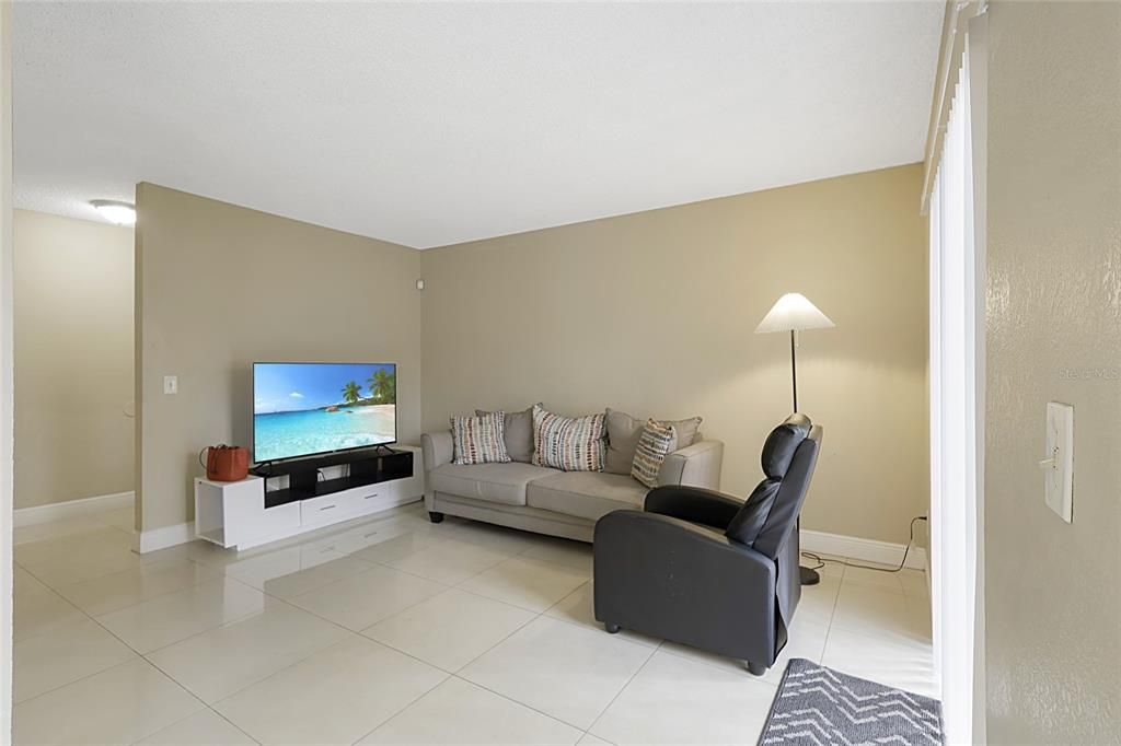 For Sale: $174,999 (2 beds, 2 baths, 905 Square Feet)